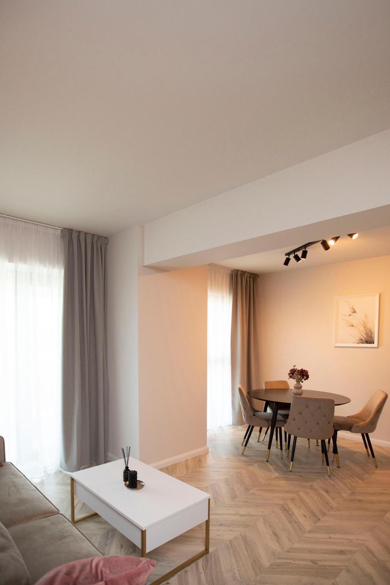 Boudoir 139 Apartments City Tower -18Th Floor คลูจ-นาโปกา ภายนอก รูปภาพ